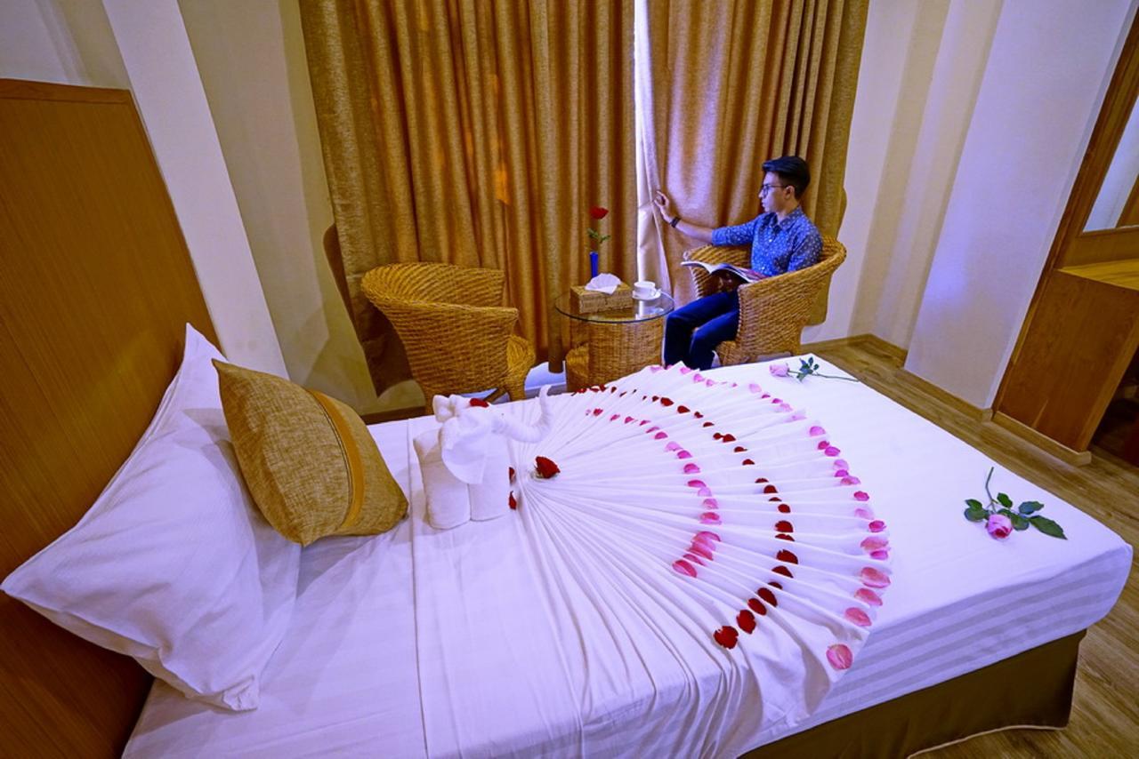 The Hotel Nova Мандалей Екстериор снимка