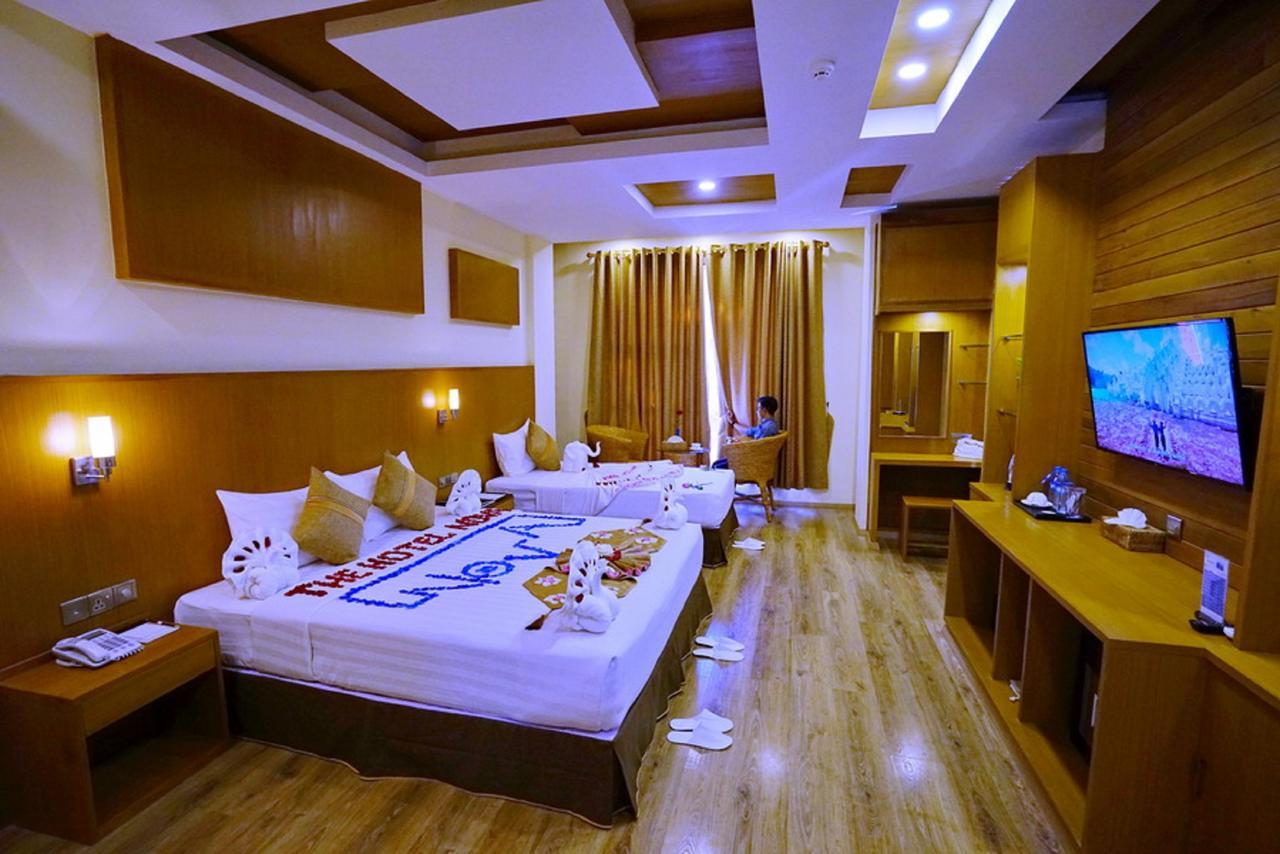 The Hotel Nova Мандалей Екстериор снимка