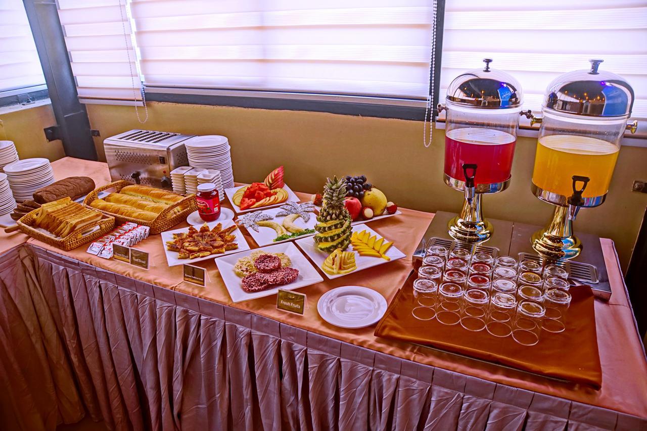 The Hotel Nova Мандалей Екстериор снимка