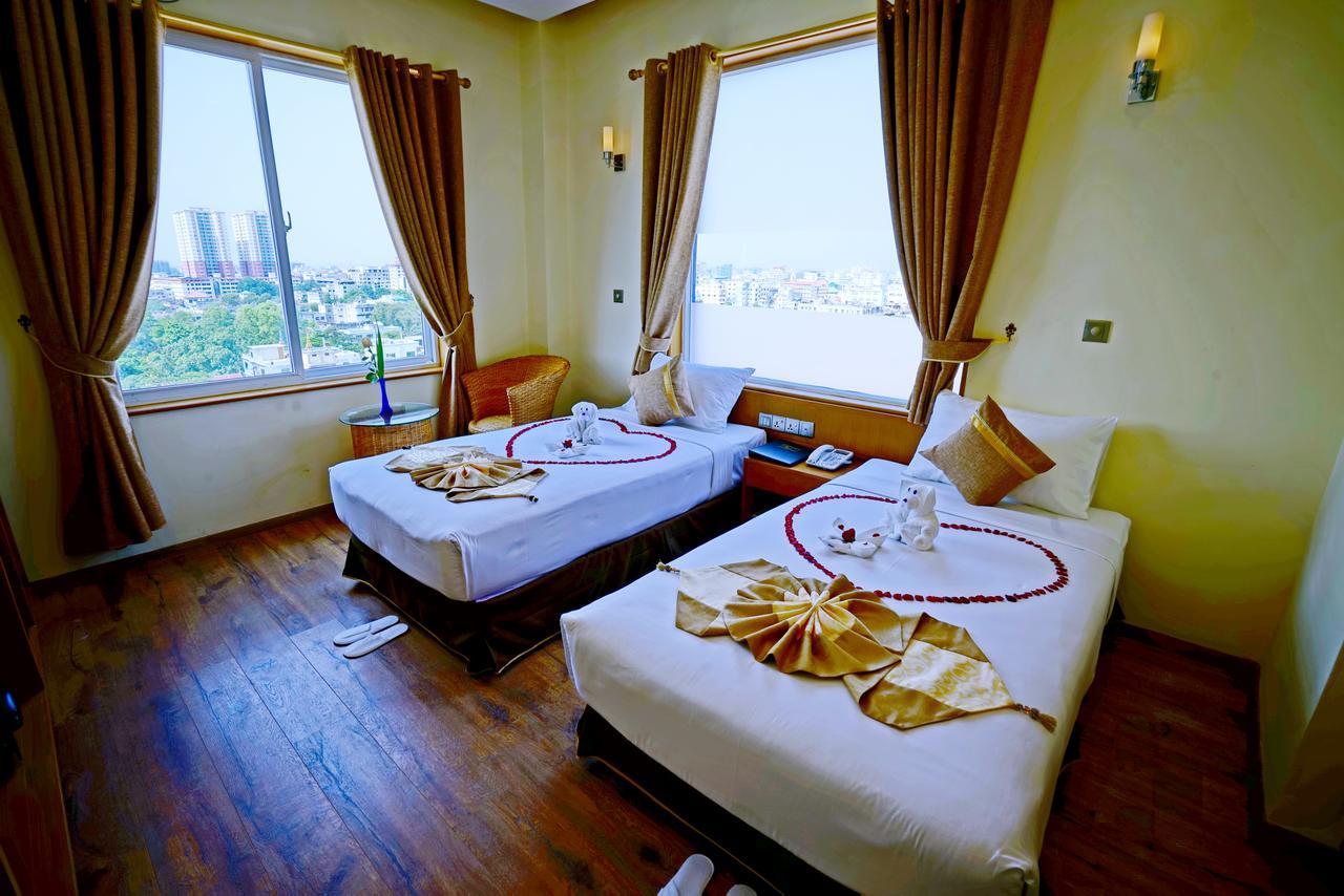 The Hotel Nova Мандалей Екстериор снимка