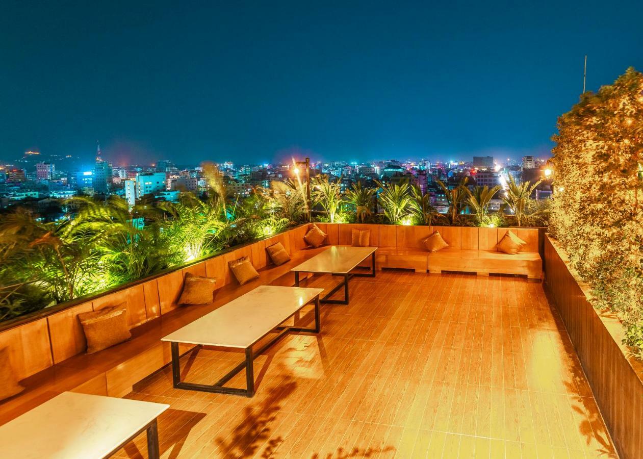 The Hotel Nova Мандалей Екстериор снимка