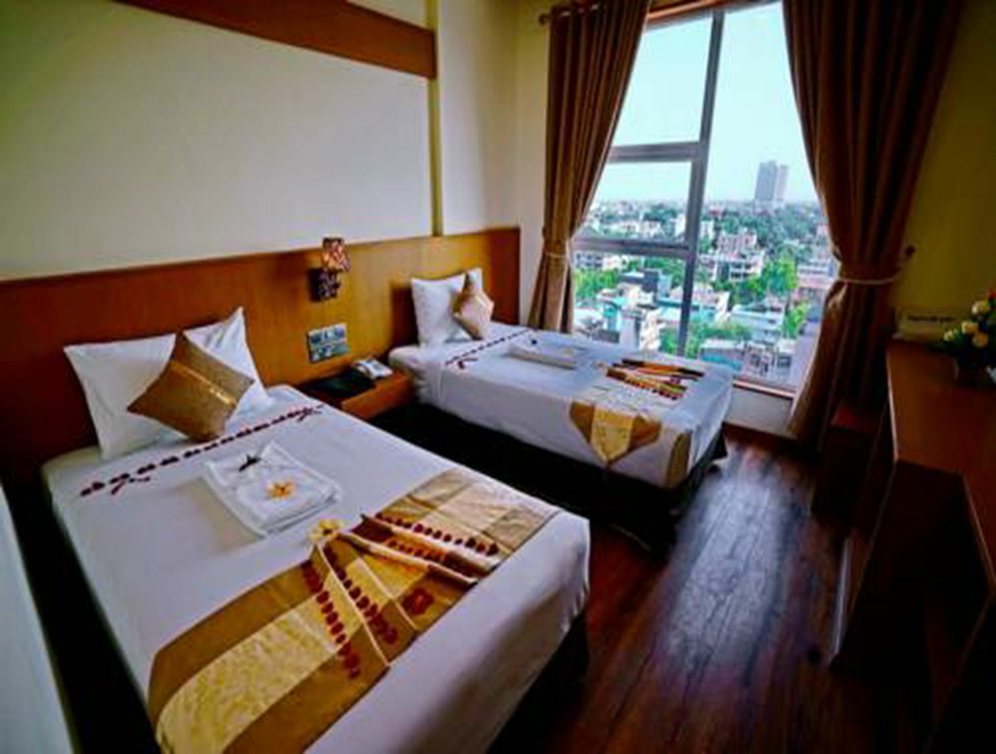 The Hotel Nova Мандалей Екстериор снимка