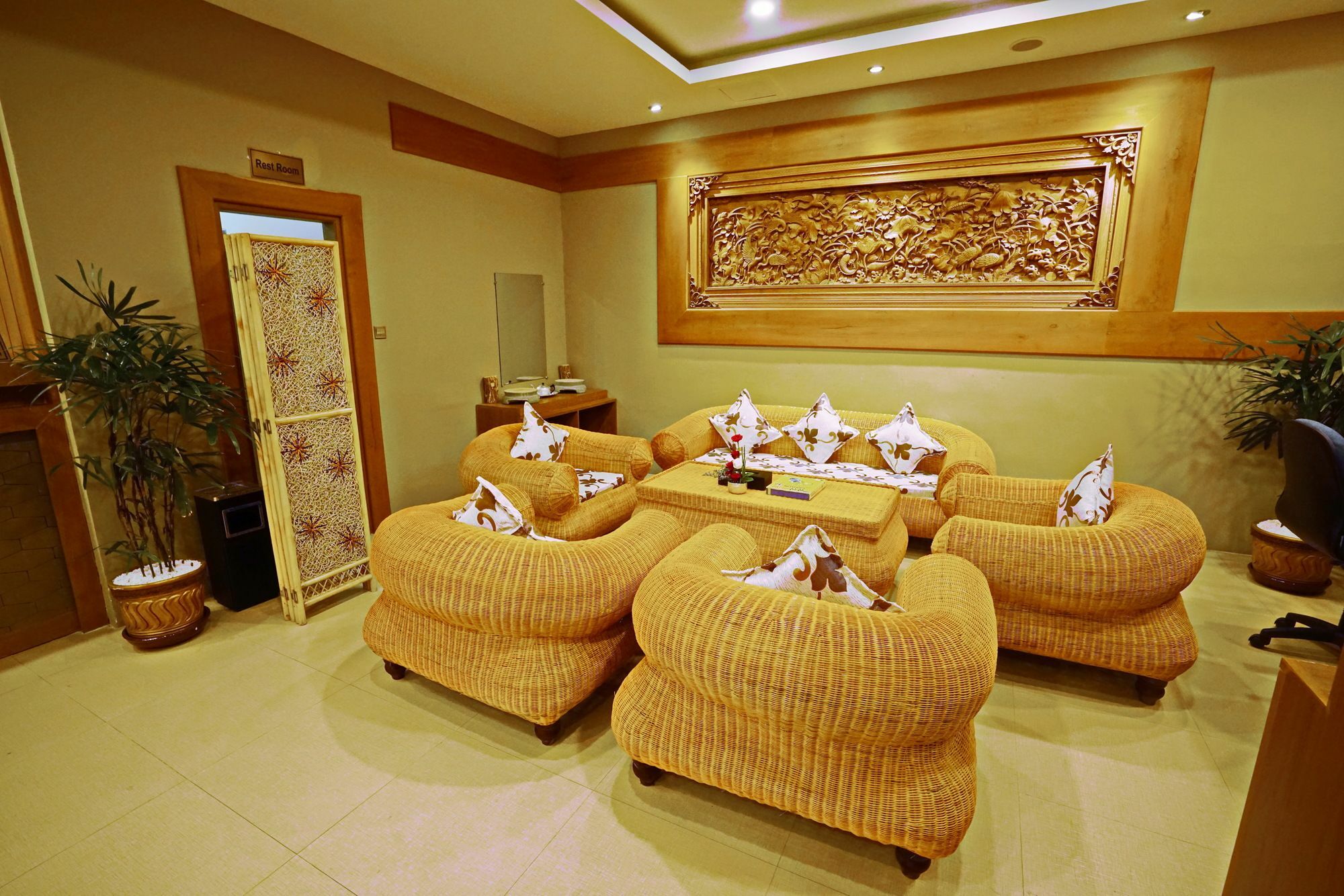 The Hotel Nova Мандалей Екстериор снимка