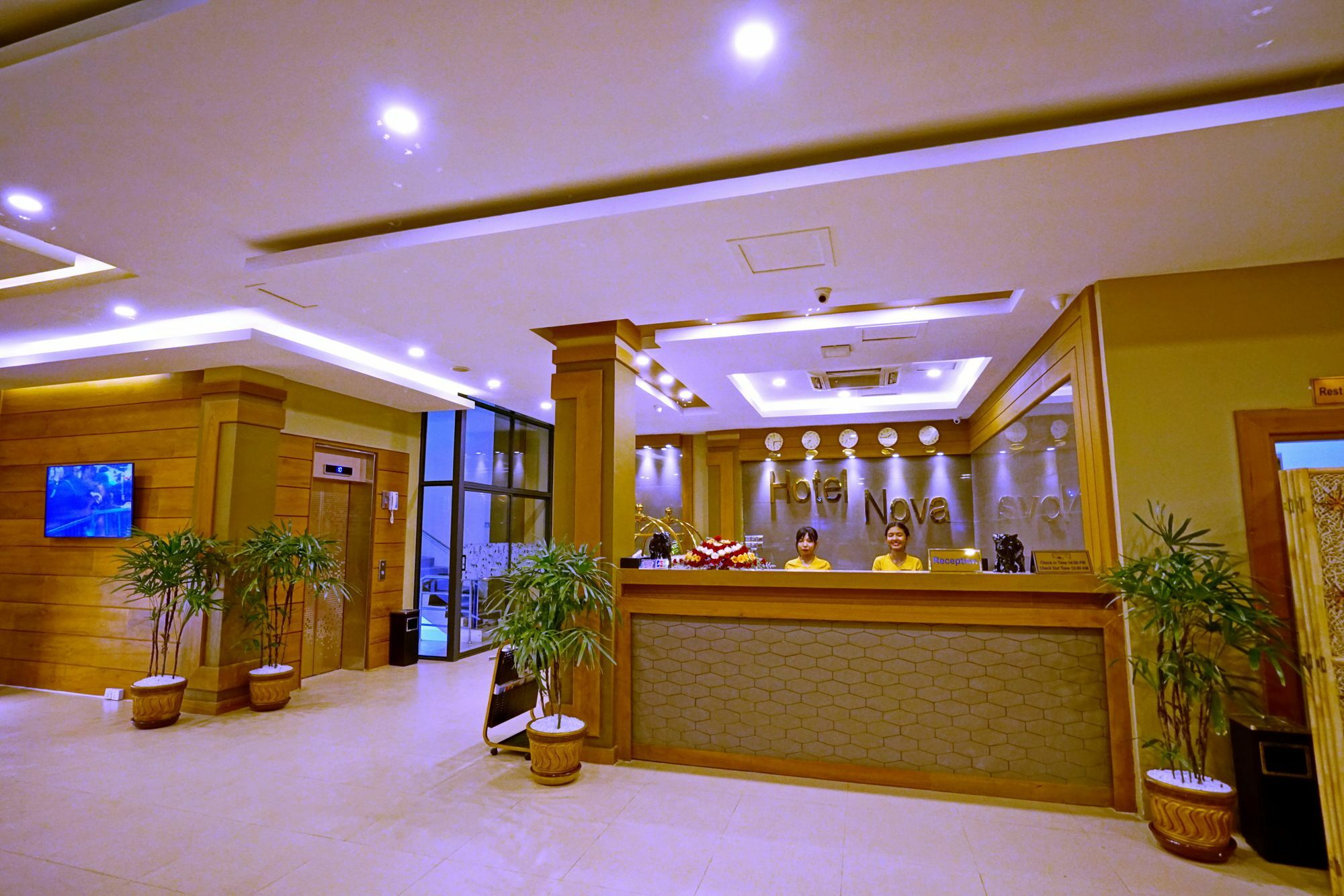 The Hotel Nova Мандалей Екстериор снимка