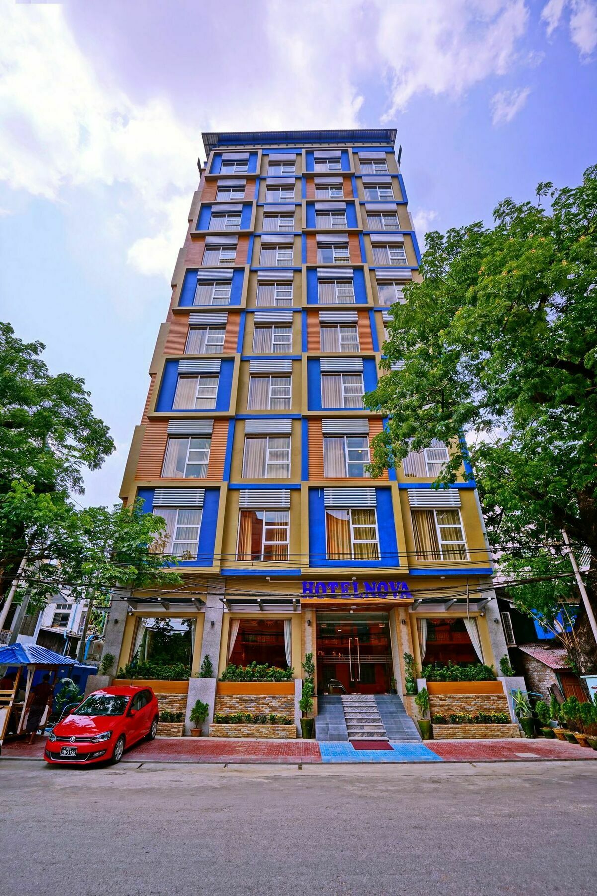 The Hotel Nova Мандалей Екстериор снимка