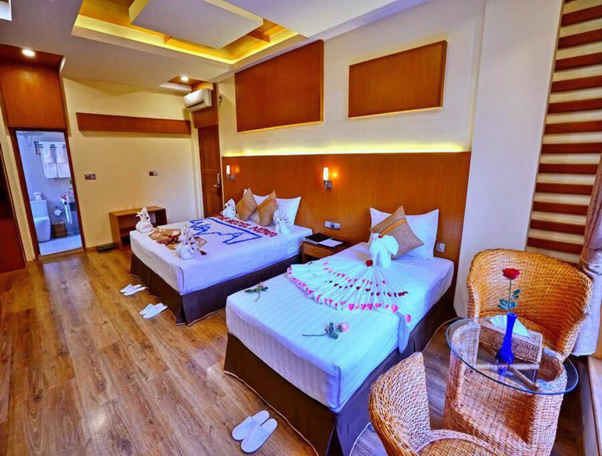The Hotel Nova Мандалей Екстериор снимка
